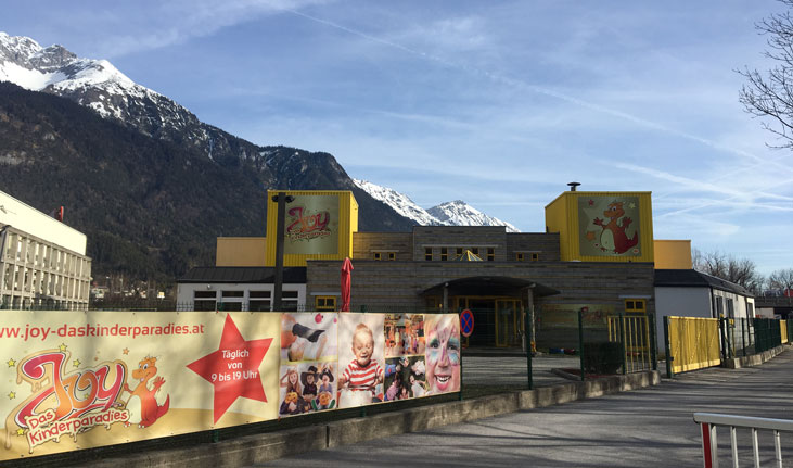 Außenansicht des Joy Kinderparadieses.