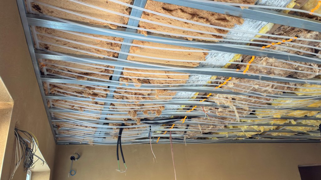 egger Register an der abgehängten Trockenbaudecke für die Deckenkühlung