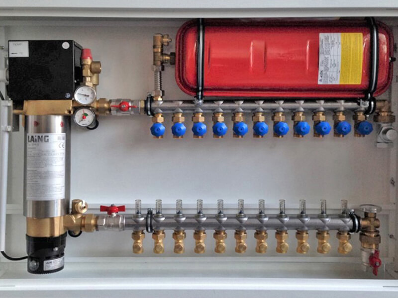 Heating circuit manifold without central heating – electricity as an energy source